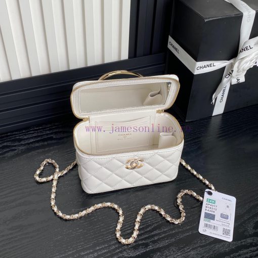 Chanel Bag  Chanel 🧩 The 24k rhinestone handle makeup bag A4317 is really beautiful. I fell xzrliuef - Image 9