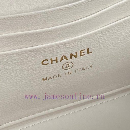 Chanel Bag  Chanel 🧩 The 24k rhinestone handle makeup bag A4317 is really beautiful. I fell xzrliuef - Image 10