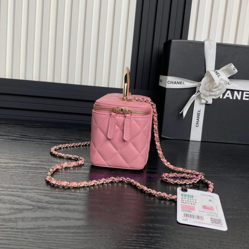 Chanel Bag  Chanel 🧩 The 24k rhinestone handle makeup bag A4317 is really beautiful. I fell nz3qst3r - Image 6