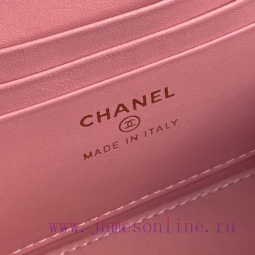 Chanel Bag  Chanel 🧩 The 24k rhinestone handle makeup bag A4317 is really beautiful. I fell nz3qst3r - Image 9