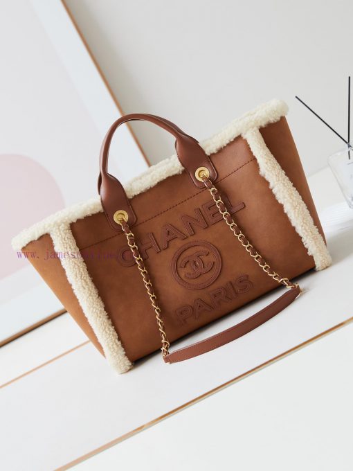 Chanel Bag Chanel 24k Show Brown Hairy Beach Bag ️Deer skin paired with fur 🦌 Teddy bear exc yewa4c45