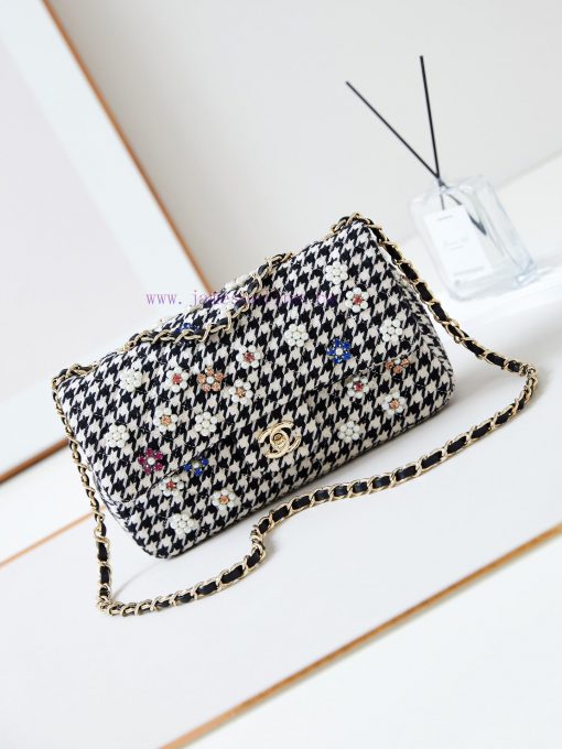 Chanel Bag The new spring outfit of 24B is woven with shiny CF fabric and pearls, shining br zwo9gt65 - Image 2