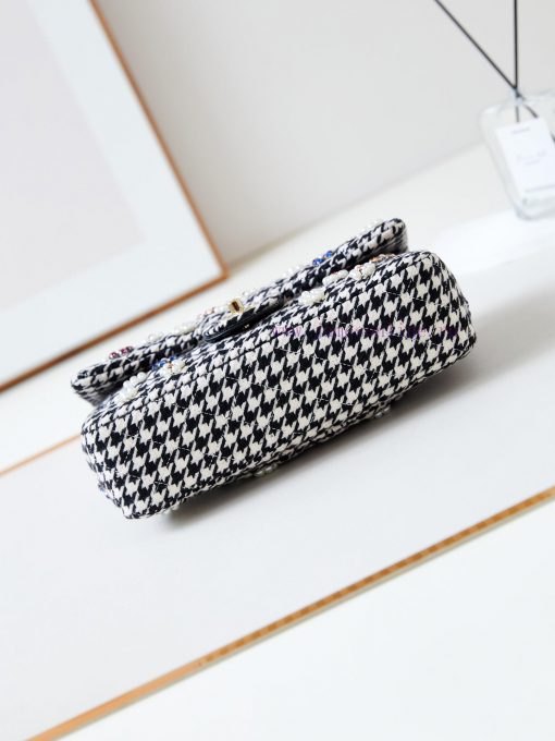 Chanel Bag The new spring outfit of 24B is woven with shiny CF fabric and pearls, shining br zwo9gt65 - Image 7