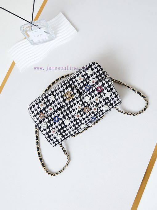 Chanel Bag The new spring outfit of 24B is woven with shiny CF fabric and pearls, shining br zwo9gt65 - Image 8
