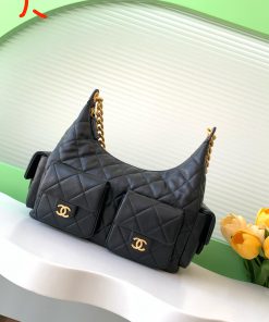 Chanel Bag The 25C popular black polished sheepskin bag is surprisingly lightweight and beau mtspe1hz