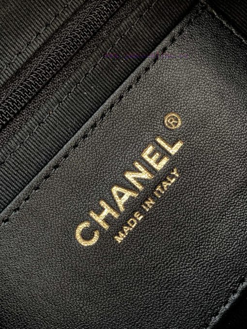 Chanel Bag The 25C popular black polished sheepskin bag is surprisingly lightweight and beau nbbw7udy - Image 10