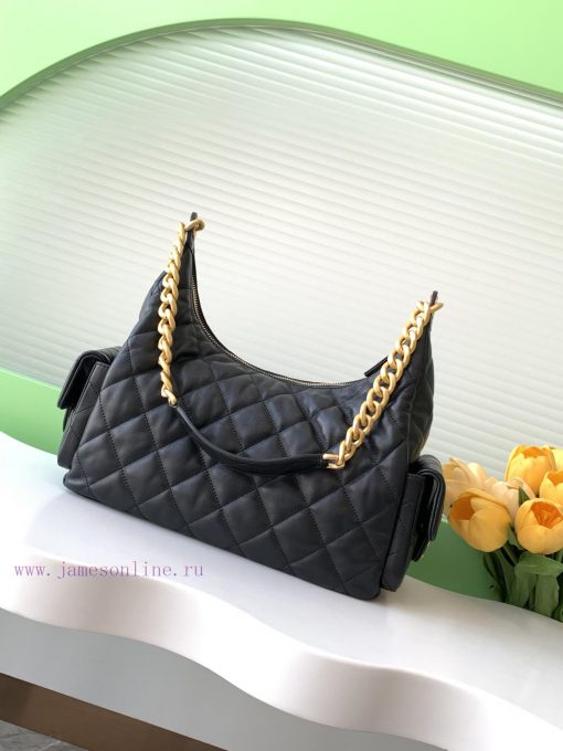 Chanel Bag The 25C popular black polished sheepskin bag is surprisingly lightweight and beau mtspe1hz - Image 4