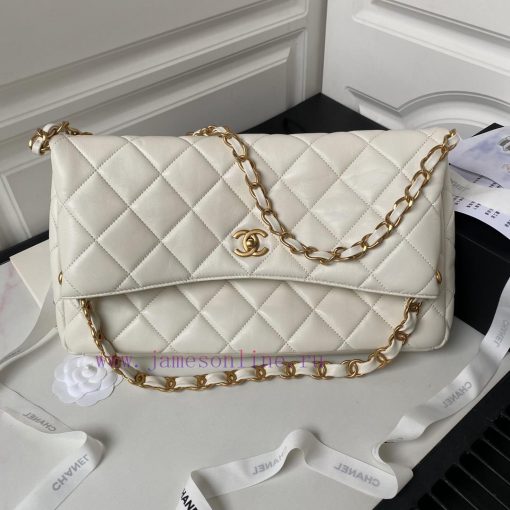 Chanel Bag The Chanel 24P Hobo Bag model AS4777 is very lightweight and has a large capacity 1bnjd02d