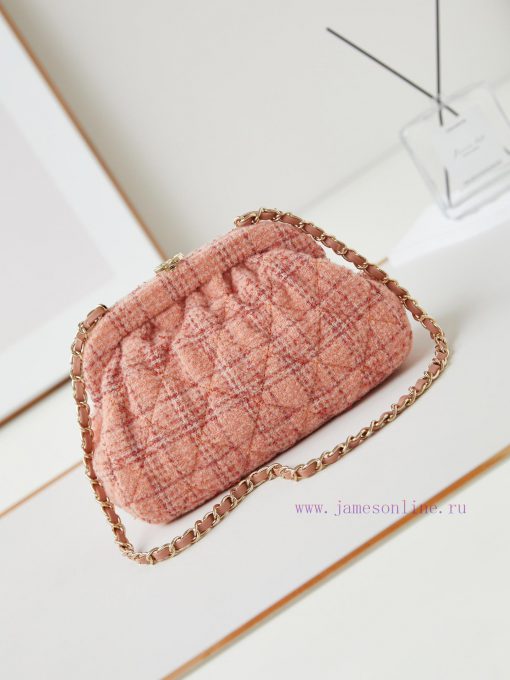 Chanel Bag This popular cloud bag is the 24A cloud bag. The king of the pack actually carrie g542958c