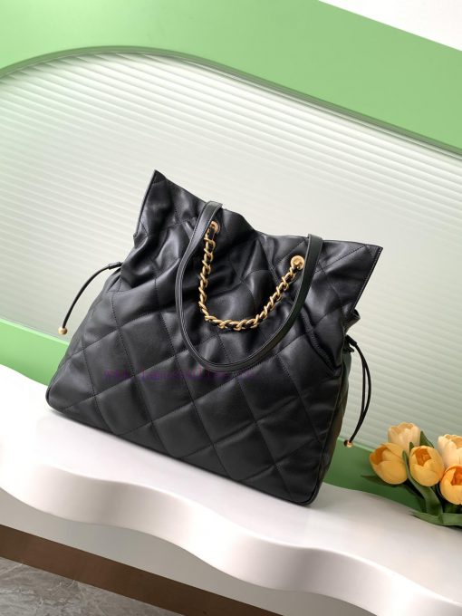 Chanel Bag 25C tote bag with black gold and diamond patterned logo, vintage gold chain and v 7kfte85l - Image 4