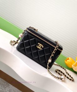 Chanel Bag The 24K pearl makeup bag is super luxurious, made of high-quality sheepskin mater p5tfama2