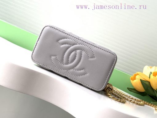 Chanel Bag The 24k box bag features the most beautiful heart-shaped adjustable buckle and ad vnde2osp - Image 5