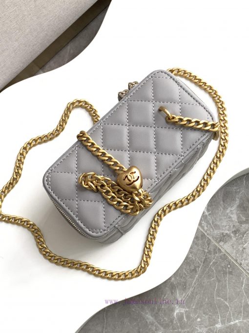 Chanel Bag The 24k box bag features the most beautiful heart-shaped adjustable buckle and ad vnde2osp - Image 7