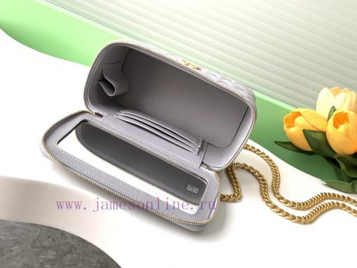 Chanel Bag The 24k box bag features the most beautiful heart-shaped adjustable buckle and ad vnde2osp - Image 9