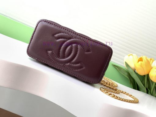 Chanel Bag The 24k box bag features the most beautiful heart-shaped adjustable buckle and ad 29sya11y - Image 5