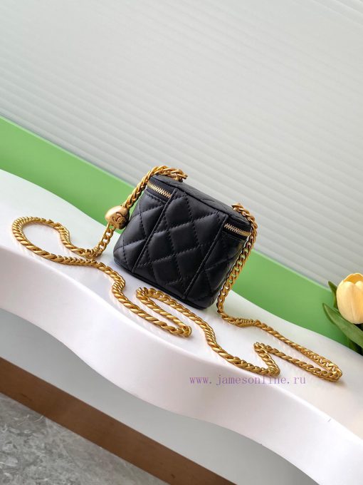 Chanel Bag The 24k box bag features the most beautiful heart-shaped adjustable buckle and ad 05o8hp0p - Image 4