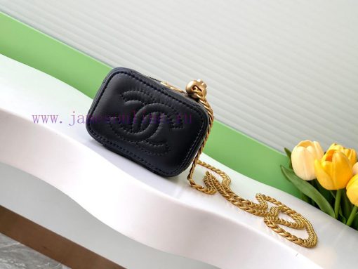 Chanel Bag The 24k box bag features the most beautiful heart-shaped adjustable buckle and ad 05o8hp0p - Image 5