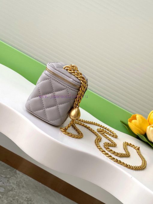 Chanel Bag The 24k box bag features the most beautiful heart-shaped adjustable buckle and ad 7fecpb1m - Image 3
