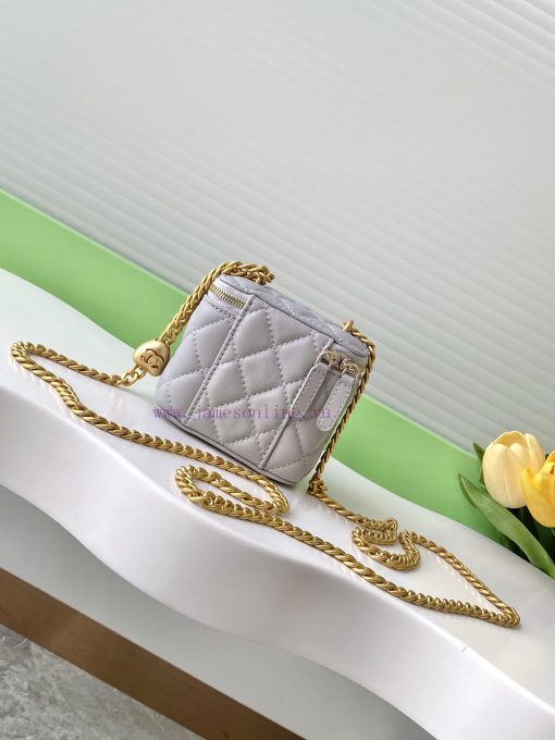 Chanel Bag The 24k box bag features the most beautiful heart-shaped adjustable buckle and ad 7fecpb1m - Image 4
