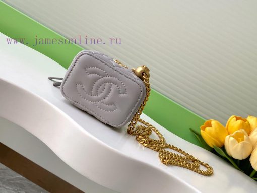 Chanel Bag The 24k box bag features the most beautiful heart-shaped adjustable buckle and ad 7fecpb1m - Image 5