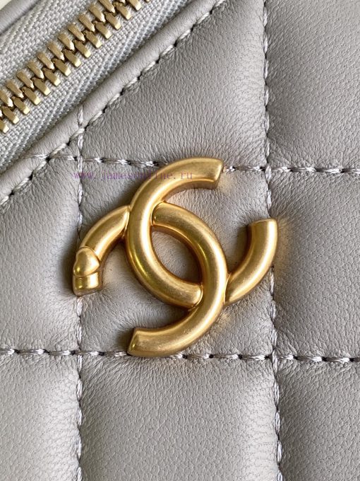 Chanel Bag The 24k box bag features the most beautiful heart-shaped adjustable buckle and ad 7fecpb1m - Image 6