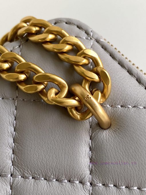 Chanel Bag The 24k box bag features the most beautiful heart-shaped adjustable buckle and ad 7fecpb1m - Image 7