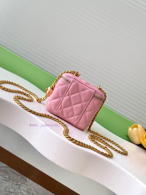 Chanel Bag The 24k box bag features the most beautiful heart-shaped adjustable buckle and ad 1mntv2n1 - Image 4