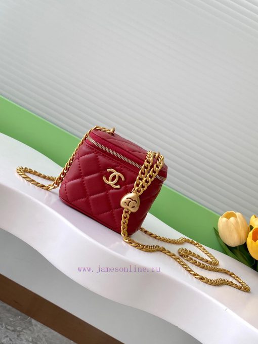 Chanel Bag The 24k box bag features the most beautiful heart-shaped adjustable buckle and ad fbag4ps5