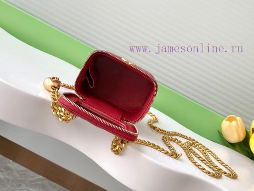 Chanel Bag The 24k box bag features the most beautiful heart-shaped adjustable buckle and ad fbag4ps5 - Image 9