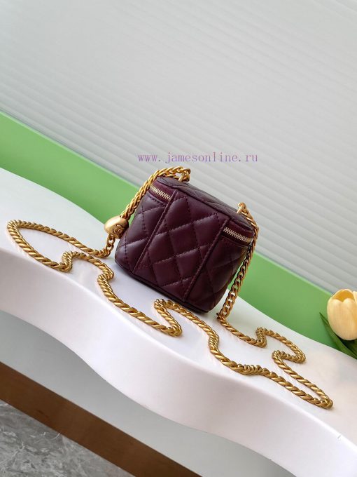 Chanel Bag The 24k box bag features the most beautiful heart-shaped adjustable buckle and ad 8wgyy8wc - Image 4
