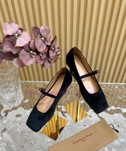 Gianvit Ross 2024 Early Spring Synchronized New Mary Jane Velvet Single Shoe is a delicate ybcy9ab25