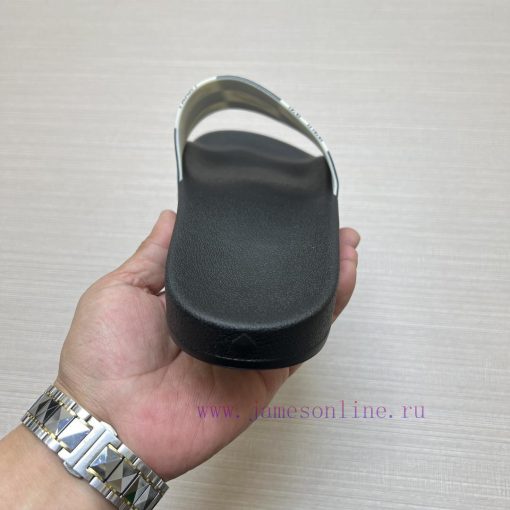 MCM's latest popular fashion slippers, with original 11 mold opening on the official website2pc7gk57 - Image 8