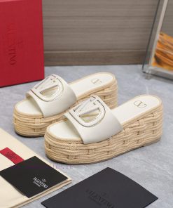 The most2024 Early Spring Fashion Show UpdateValentino Polo Hemp Bottom Slippers/Subsequent 87uhd9xw