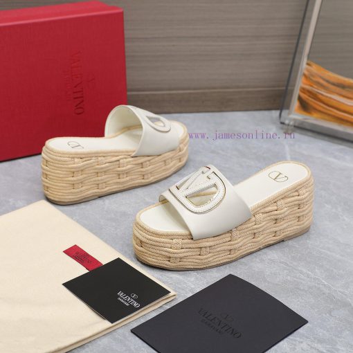 The most2024 Early Spring Fashion Show UpdateValentino Polo Hemp Bottom Slippers/Subsequent 87uhd9xw - Image 6