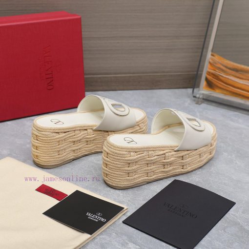 The most2024 Early Spring Fashion Show UpdateValentino Polo Hemp Bottom Slippers/Subsequent 87uhd9xw - Image 9