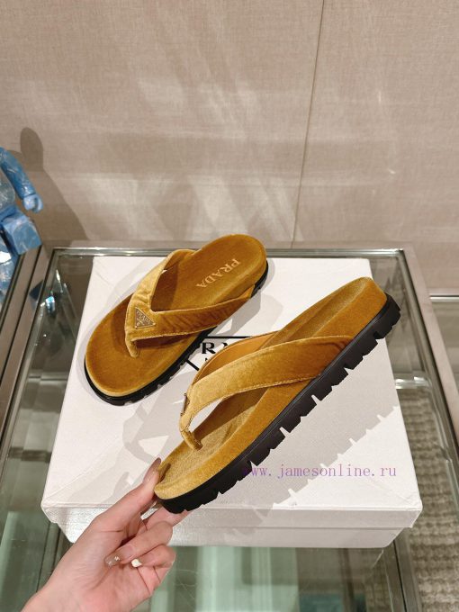 -24Ss new Prada herringbone velvet flip flopsThis sandal features a mixed design that clevernny8hdww - Image 3