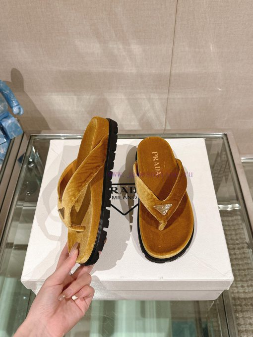 -24Ss new Prada herringbone velvet flip flopsThis sandal features a mixed design that clevernny8hdww - Image 5