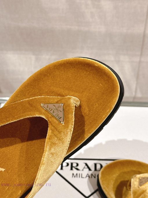 -24Ss new Prada herringbone velvet flip flopsThis sandal features a mixed design that clevernny8hdww - Image 9