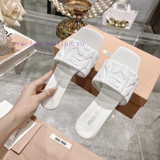 Miu Miu 2024 Spring/Summer New Soft Sheepskin Wrinkled Face Cool Slippers SeriesSweet and sayl5g3yvw - Image 7
