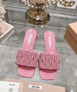 Miu Miu 2024 Spring/Summer New Soft Sheepskin Wrinkled Face Cool Slippers SeriesSweet and sacr3qztd2