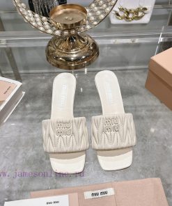 Miu Miu 2024 Spring/Summer New Soft Sheepskin Wrinkled Face Cool Slippers SeriesSweet and sazvnlyiz8