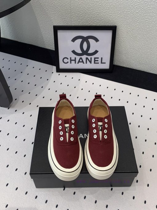 Chanel's new canvas shoes are very fashionable, youthful, and energetic. Vintgage is a must-9mrmdg7r - Image 2