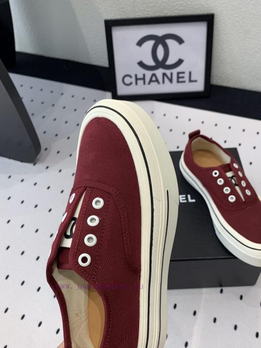 Chanel's new canvas shoes are very fashionable, youthful, and energetic. Vintgage is a must-9mrmdg7r - Image 5