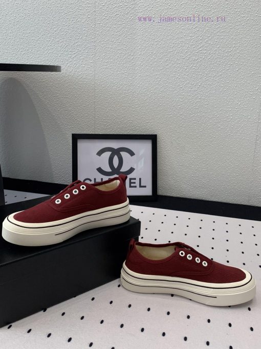 Chanel's new canvas shoes are very fashionable, youthful, and energetic. Vintgage is a must-9mrmdg7r - Image 9