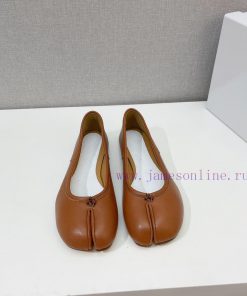 Upgraded version, MaisonMargiela Martin Margiela, a classic split toe single shoe Half a tra4dnydeap