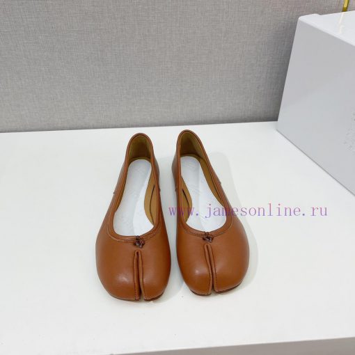Upgraded version, MaisonMargiela Martin Margiela, a classic split toe single shoe Half a tra4dnydeap