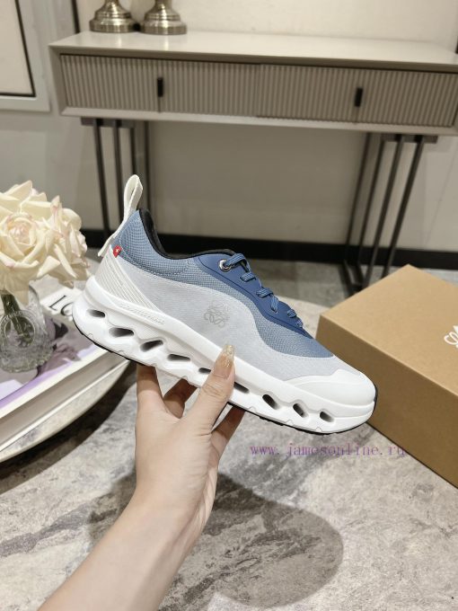 The latest sports shoes come with a full set of packaging, providing 100% comfort and being r4qot812