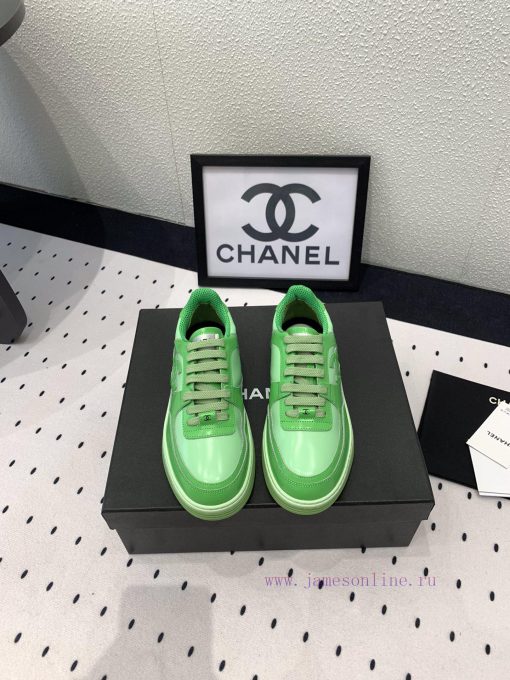Chanel's new panda sports shoes feature top-notch and ultra complex craftsmanship. The origidiwnfe43