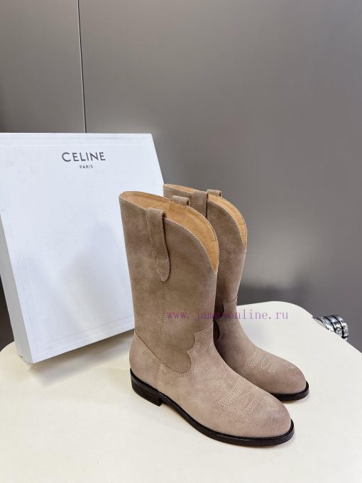 CELINE's latest fashion boots for the runway show are a fashion blogger's favorite item for 35bjf89u - Image 3