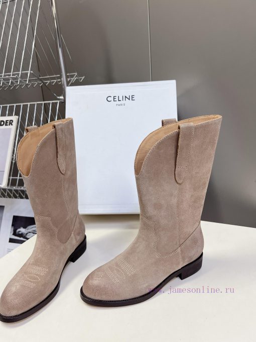 CELINE's latest fashion boots for the runway show are a fashion blogger's favorite item for 35bjf89u - Image 4